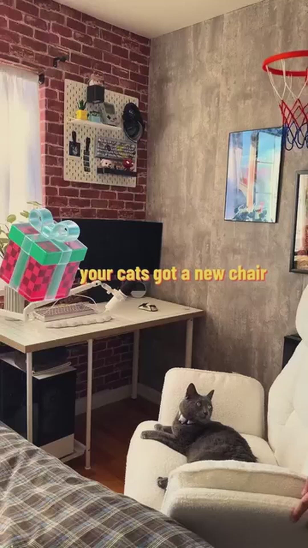 Load video: Big and Tall Office Chair with Flip-Up Armrests